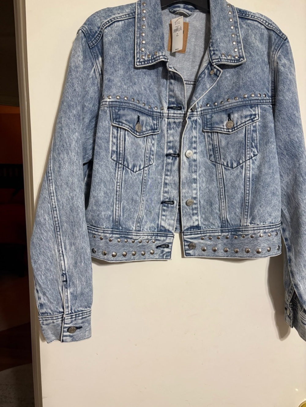 GAP Light Blue Denim Jacket with Leather Logo Patch
XL Tall - Picture 5 of 5